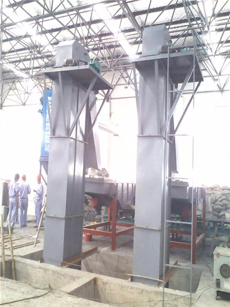 尿素垂直提升機(jī)輸送設(shè)備